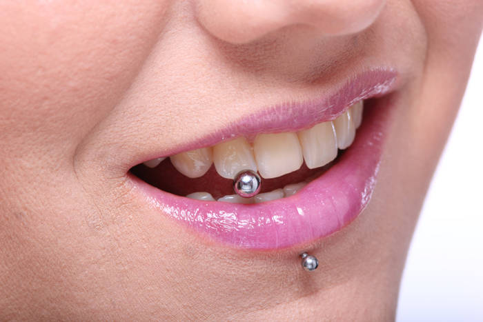 ¿Como afectan los piercings a tu salud bucal?